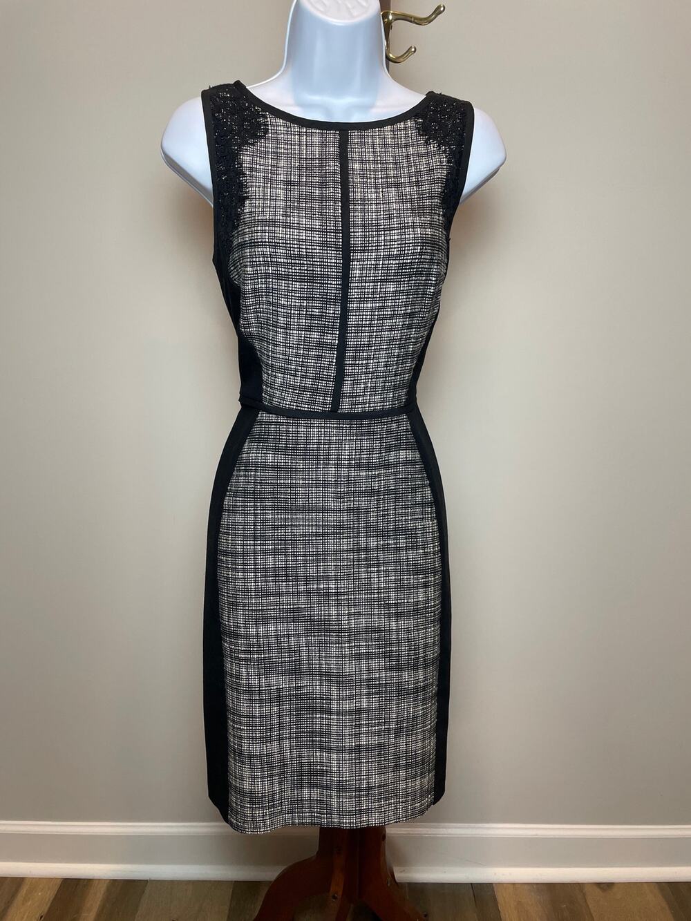 LOFT Sheath Dress Size 6 Black White Twill Sleeveless Knee Length Cotton